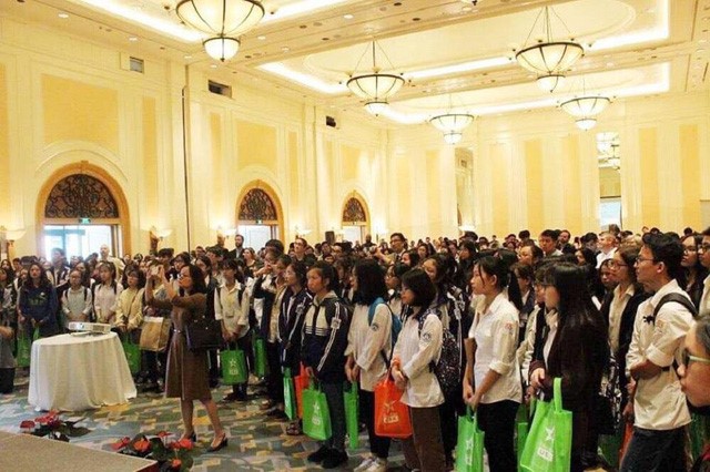 Sự kiện thu hút đông đảo học sinh Việt Nam đến tham dự.