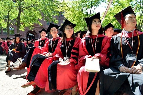 Sinh viên dự lễ phát bằng vào tháng 5 năm 2018 của Đại học Harvard. Ảnh: Center for American Progress